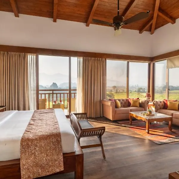 The White Resort and Spa Pawna: Khamshet şehrinde bir otel