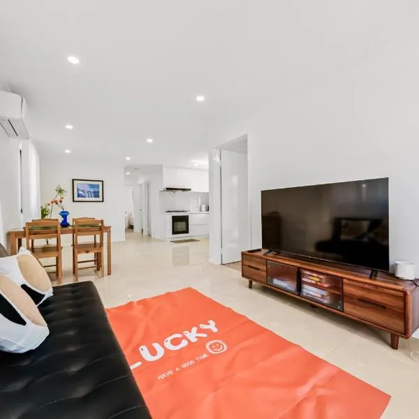 Aurora Airport House-Free Parking, Easy Transit nr Optus Stadium, casino, shopping center – hotel w mieście Perth