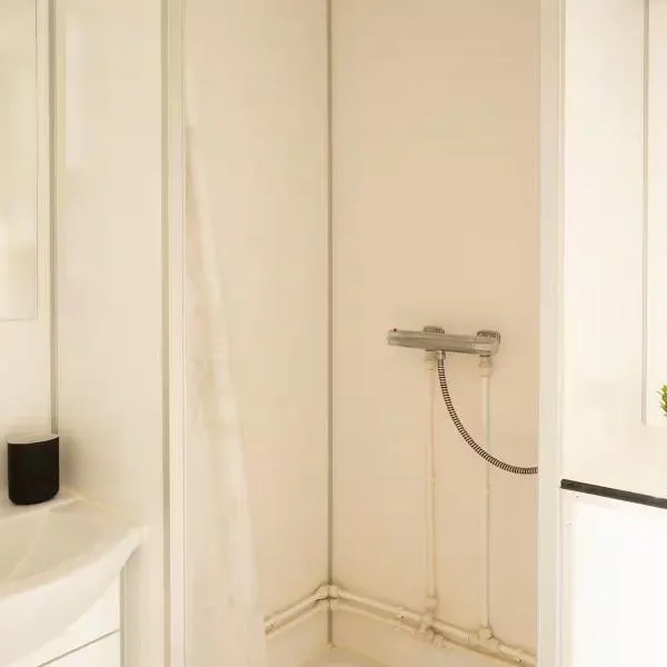 Budget Mobile House in Faroe Islands, hotel v destinácii Strendur