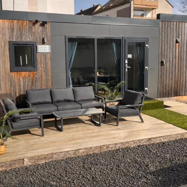 Tiny House mit Terrasse und Garten in Altstadtnähe inkl Parkplatz, Hotel in Weiden