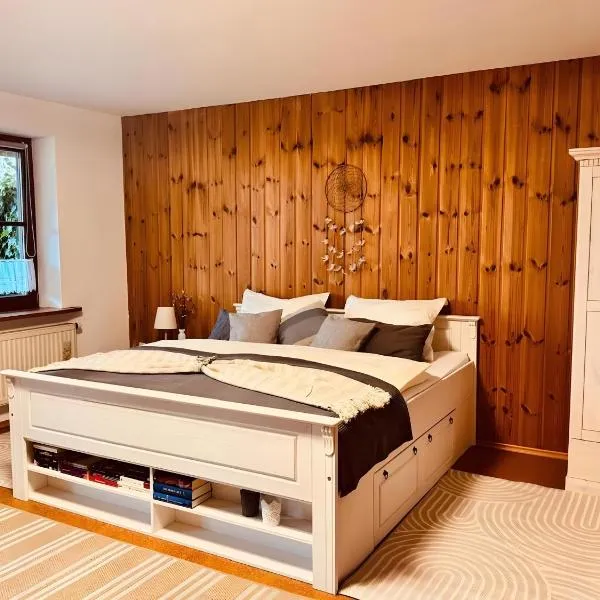 Apartment mit Blick auf Garten, מלון בKinsau