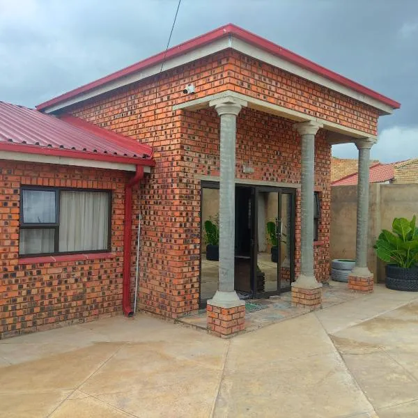 Lethabo Mountain View Guest House, готель у місті Phuthaditjhaba