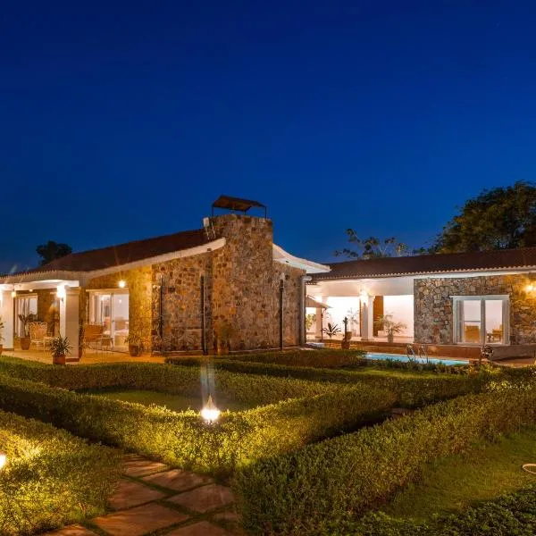 ELIVAAS The Aravalli Reserve The Isley Pet-Friendly Villa with Pool, Gazebo and Sit Out, hotel i Dhauj