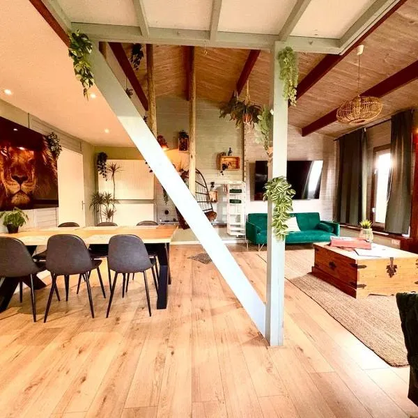 Jungle style lodge with jacuzzi ,sauna and garden near Amsterdam, khách sạn ở Vijfhuizen