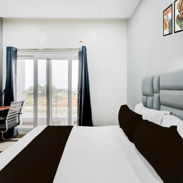 Super Hotel O Sweetheart Luxurious Rooms, hotel di Patancheru