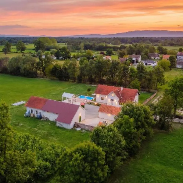Green Oasis Estate with Private Pool and Backyard near Zagreb, hotel in Velika Gorica