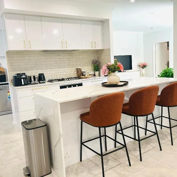 Cozy Getaway Luxe Retreat Home - 10 minutes to Perth CBD & Airport, hotel v destinaci Perth