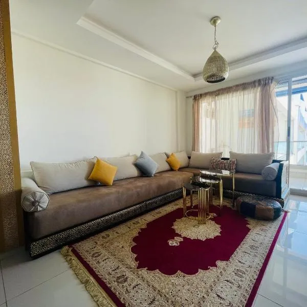 Confort et Vue Mer Appartement avec Piscine, hotel ad Aourir