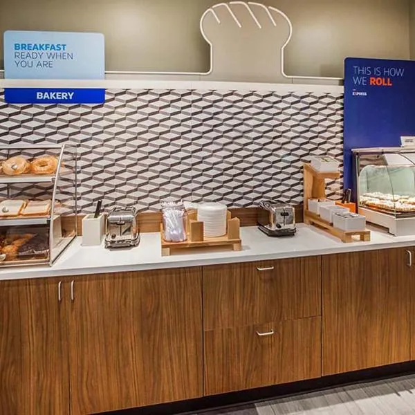 Holiday Inn Express & Suites Miami Intl Airport - 36th St by IHG, hotelli Miamissa