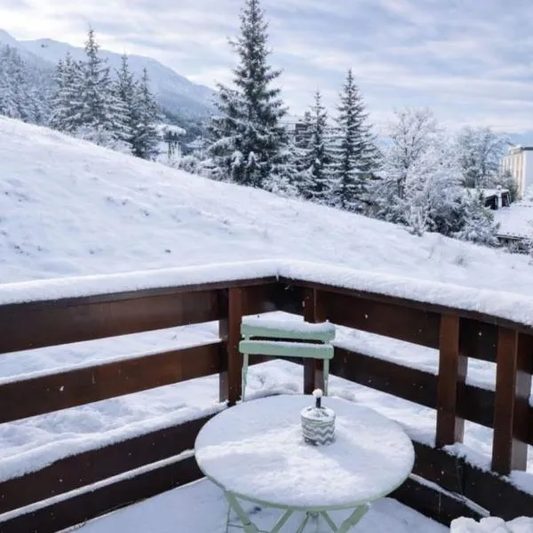 Apartment for 4 near the slopes in Chantemerle, hotel v mestu Saint-Chaffrey
