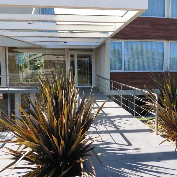 HABITAE SENIOR SUITES ex Rental Suites Pilar – hotel w mieście Pilar