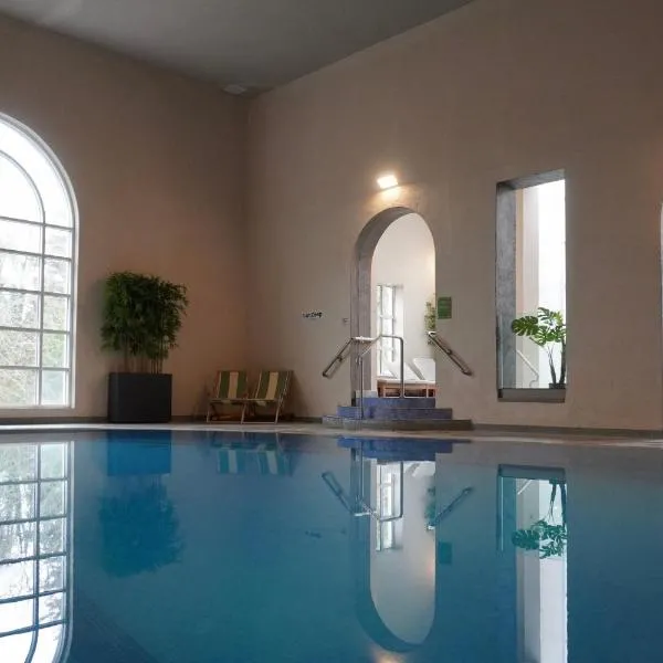 Twin Trees Hotel & Brusna Falls Leisure, hotell sihtkohas Ballina