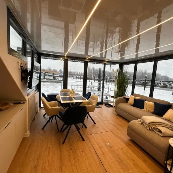 Hausboot Nikolai Stralsund, hotel a Stralsund