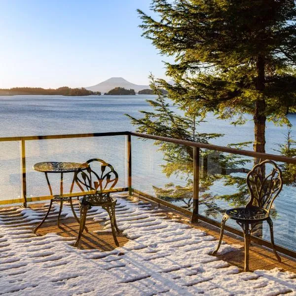 Hot Tub & Whale Watching! Scenic Sitka Escape, hotel em Sitka