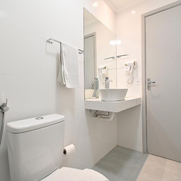 Hotel PrimeInn Excelente Custo Benefício e Taxas de Estacionamento Isentas - Foto 3