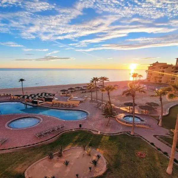 Two-Story 2-Bedroom Beachfront Penthouse at Princesa Resort - BeachBumCondos, Hotel in Puerto Peñasco