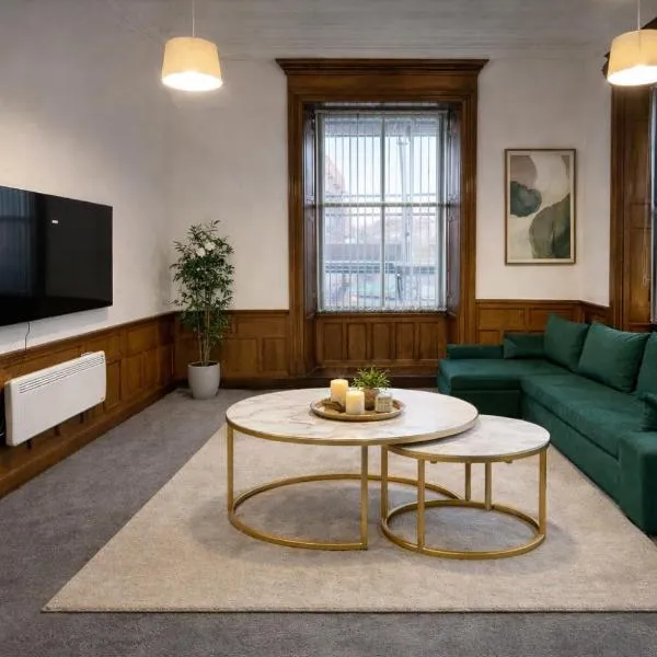 Stylish Two-Storey Apartment Rochdale, hotel a Rochdale