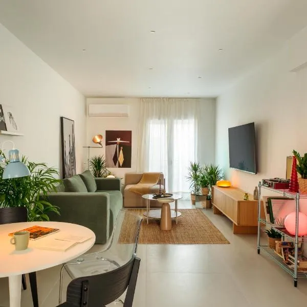 O-85 Modern Boutique Apartment in Patras Centre, Hotel in Patras