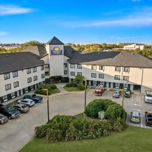 Days Inn & Suites by Wyndham DeSoto, hotel a DeSoto