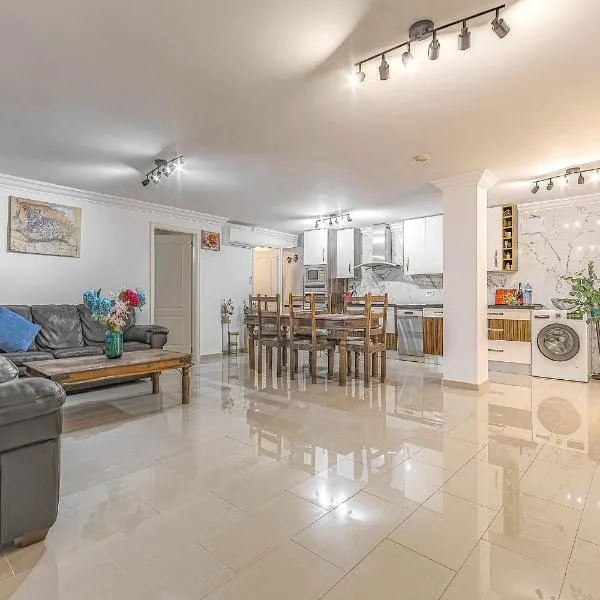 Two bedroom apartment in Villa Bella Vista, hotel in Costa de Adeje