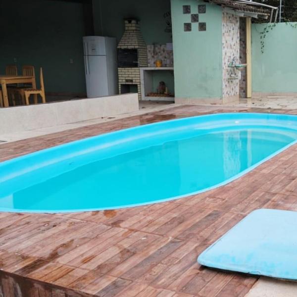 Casa de 4 quartos com piscina e churrasqueira