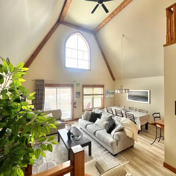 The Blue Escape Blue Mountain Chalet, Hotel in Blue Mountains