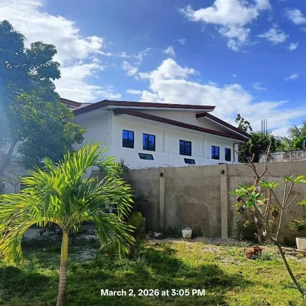 Chief's Villa Dormitory with Kitchenette -Free Cooking โรงแรมในMalapascua Island