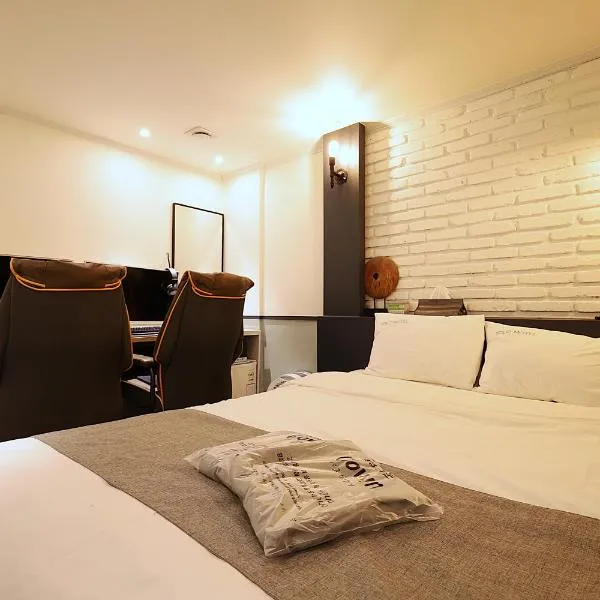 HIVE Hotel - formerly Hotel YOLO, отель в Сеуле