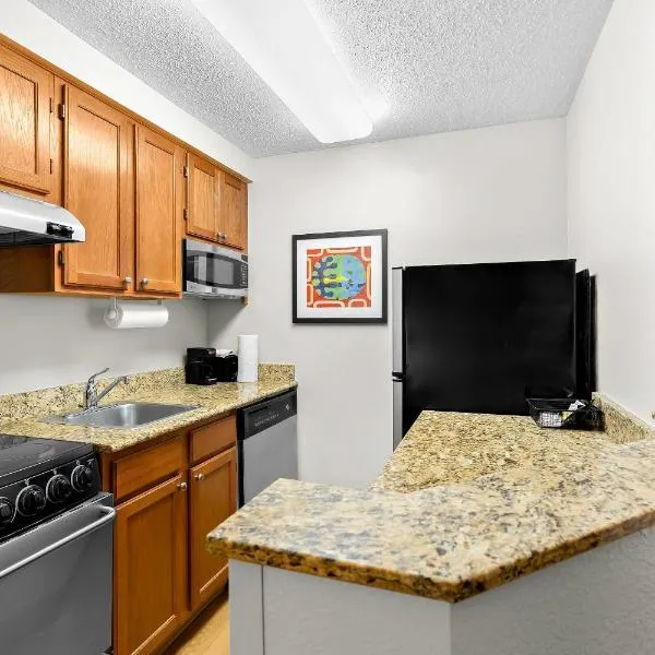 MainStay Suites Middleburg Heights Cleveland Airport، فندق في ميدلبيرغ هايتس