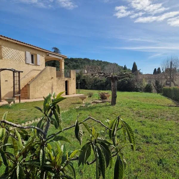 Hébergements LYAEL - Villa M spacieuse avec grand terrain aux portes de la Camargue, hotel i Nages-et-Solorgues