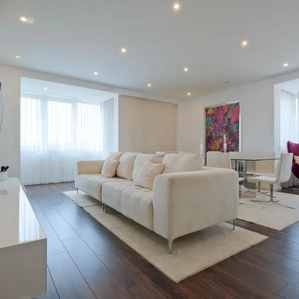 Luxury Duplex in Benfica 15 Min to Airport, hotel v Lisabone