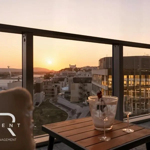 Golden Suite, RIVER&OLD TOWN VIEW, FREE Parking, hotel a Bratislava
