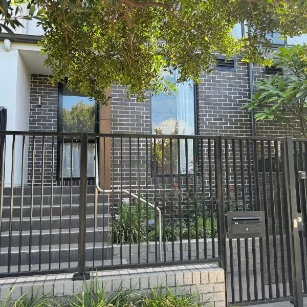 安静的住宅区 4个卧室 2个卫生间 临近悉尼机场 市区 海滩, hotel u gradu Sidnej