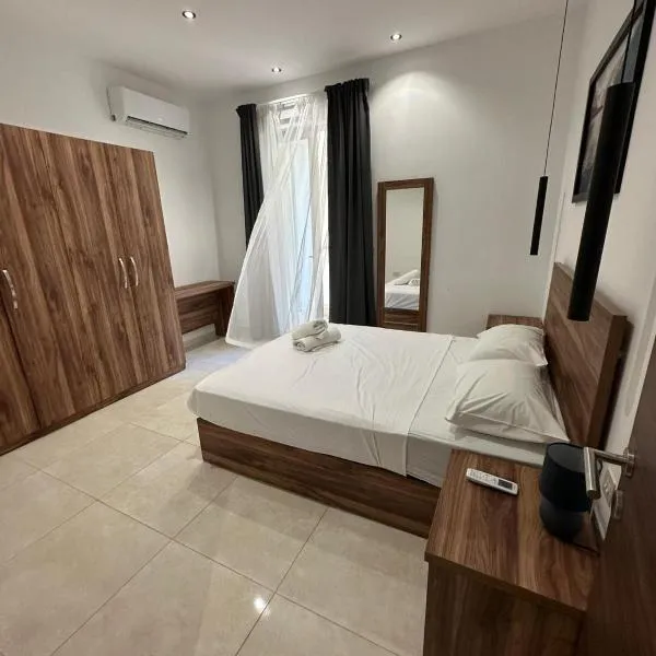 Bright 1 bedroom Apartment in Noah Apartments in Gzira, hotel a Il-Gżira