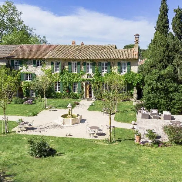 Domaine de Rhodes - 5 Chambres et 7 locations de vacances โรงแรมในอาวีญง