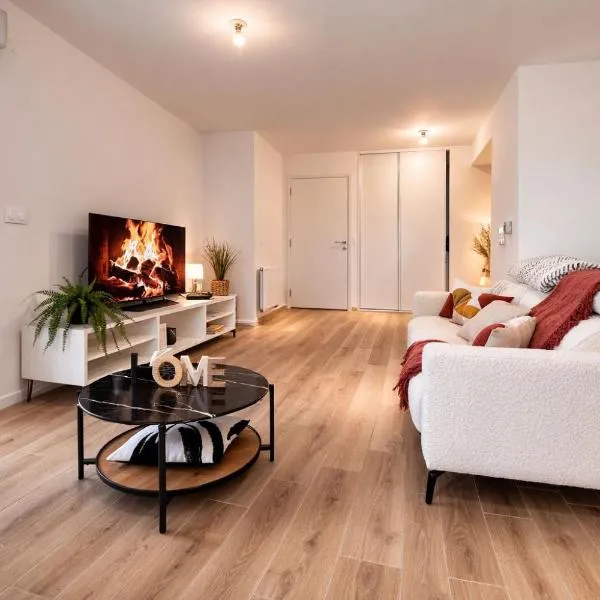 L'Instant Cocoon central-parking-4prs, Hotel in Bourg-en-Bresse