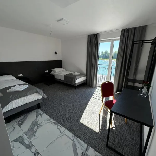 Przystań M - Pokoje Gościnne Nad Jeziorem, hotel en Rębków