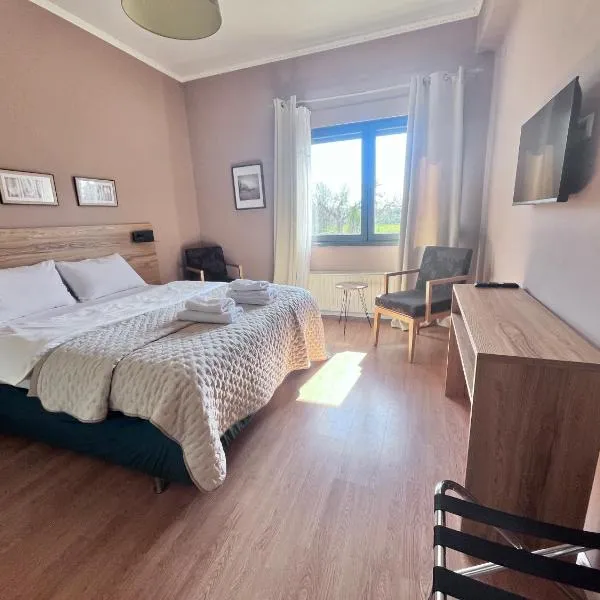 SUNNY 3, Two-bedroom apartment with parking, hotel v destinaci Komotiní