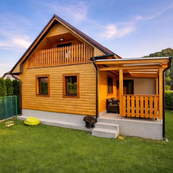 Chata pri Kaštieli Longevity Nature Retreat, hotel i Necpaly