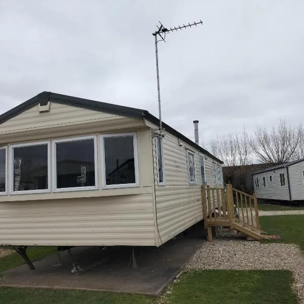 Willows 105 Caravan - 7 Lakes, hotelli kohteessa Crowle