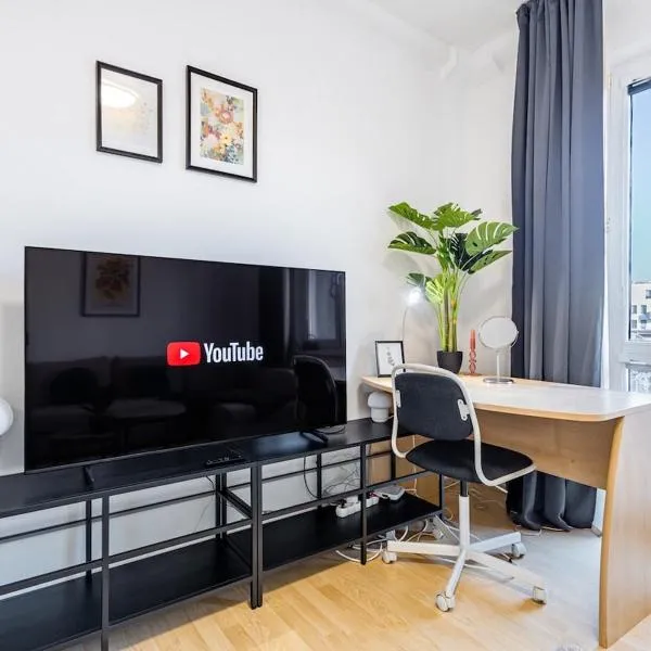 FREE PARKING - ADM Warm Spacious Apartment in Center, Coffee, AC, Wifi, Hotel in Bratislava