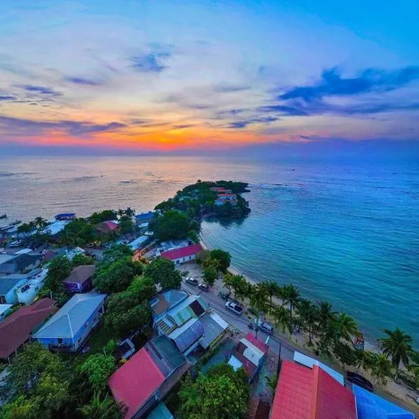West End Carlitos' Wave Inn, hotel i Roatán