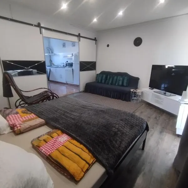 Vár-Lak Apartman, hotel a Balatonfůzfő