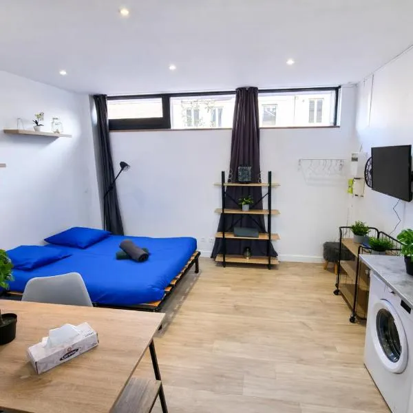 Studio avec terrasse – hotel w mieście Elbeuf