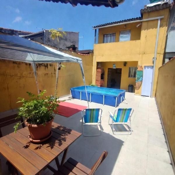 Casa com Piscina e Churrasqueira Perto da Praia