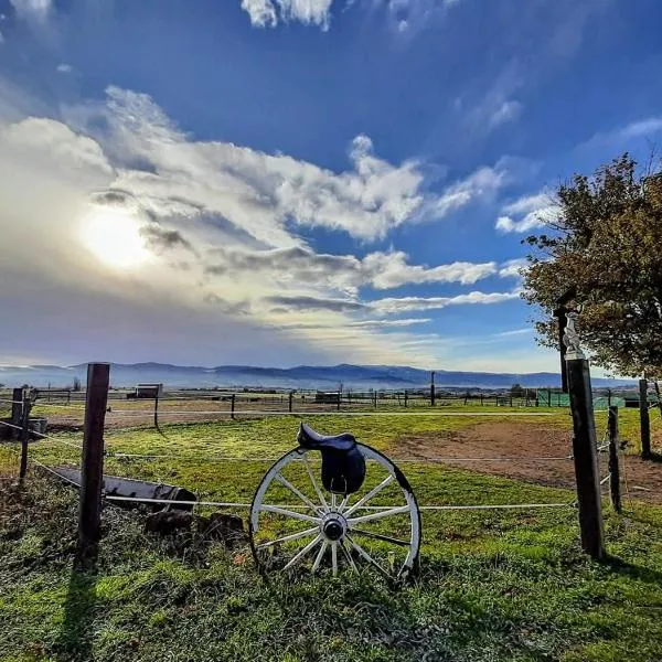 Duplex calme, vue chevaux et montagnes, viešbutis 