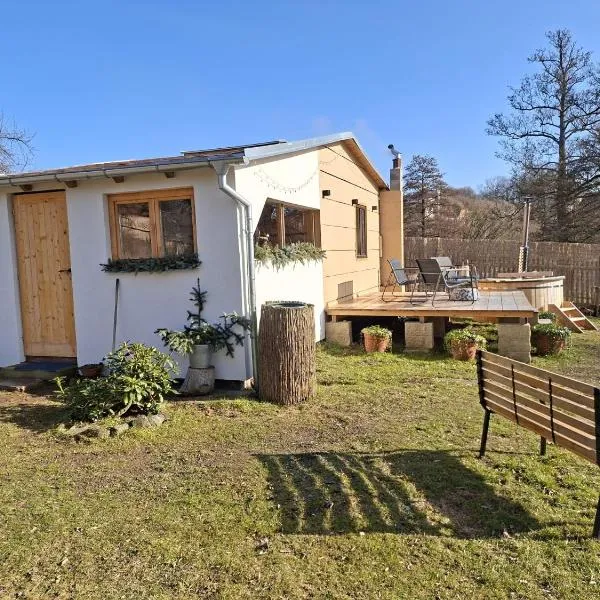 Chatka U Vlka, hotel i Lnáře