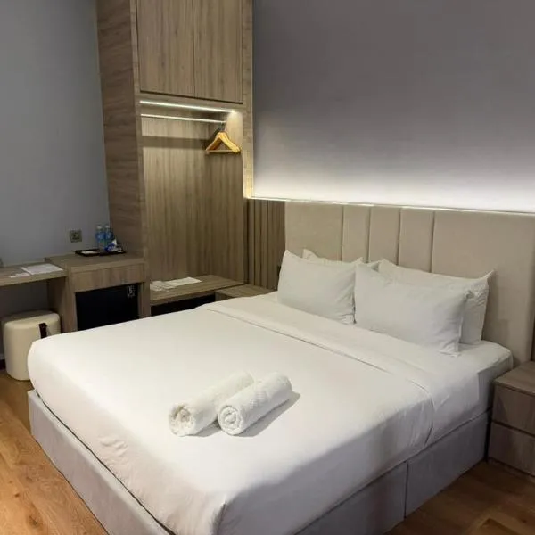 DBC Hotel、センポルナのホテル