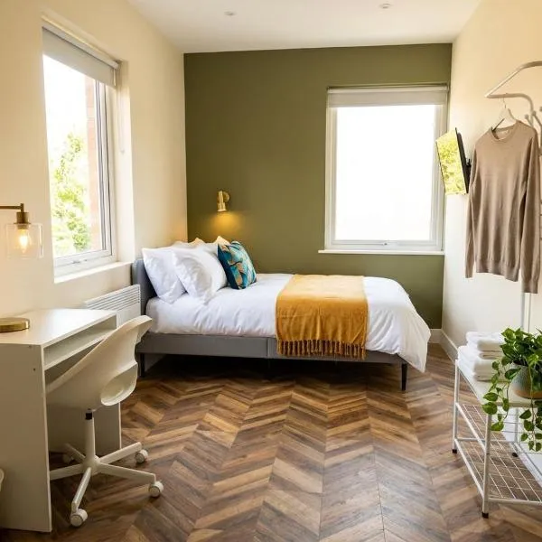 Stylish Studios 20 min train to Central London, Hotel in London