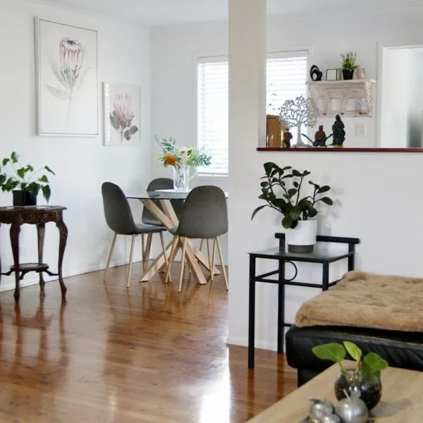 Enchanted Garden, 3 bedrooms, hotel a Sandstone Point